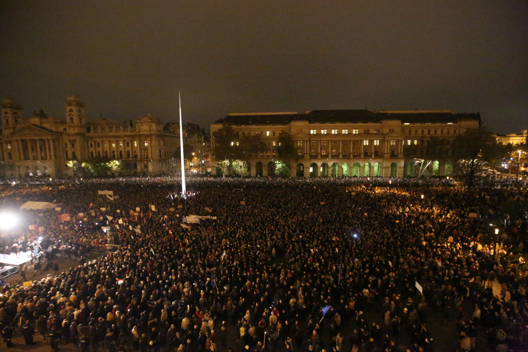 Невидимая венгерская революция: что происходит в Будапеште? 