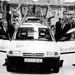 KÉP: Antall József és az első Astra.A rendszerváltás komoly változásokat hozott az autózás tekintetében is. Egyrészt sokkal szabadabban jöhettek be az országba a nyugati modellek, másrészt pedig több európai vagy éppen távol-keleti gyártó megtelepedett hazánkban. Úttörőként az Opelt említhetjük, akik Szentgotthárdon kezdték meg a termelést 1992-ben. Akkor gördült le a sorról az első Magyarországon gyártott modern kori autó, amely egy Astra F volt. A típus a kilencvenes években meghatározó része volt az utcaképnek, de tartósságának köszönhetően még ma is rengeteg fut belőle. 