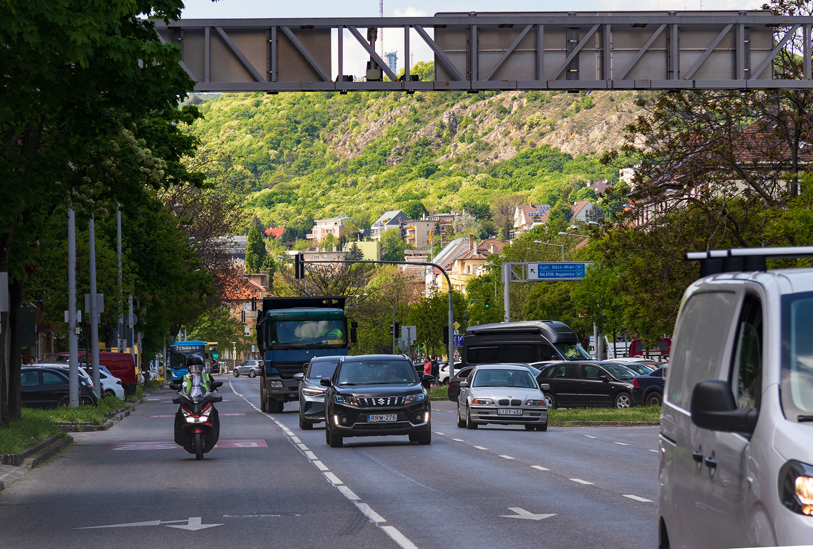 Lágymányosi öböl részlete, távolban a Rákóczi híd jellegzetes részlete. 