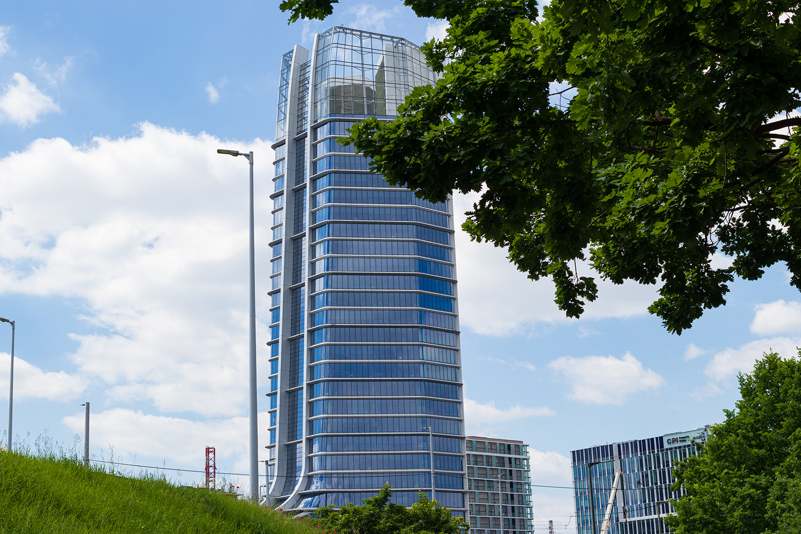 Lágymányosi öböl részlete, távolban a Rákóczi híd jellegzetes részlete. 