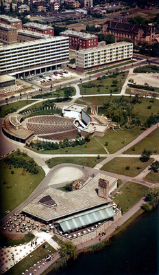 Lágymányosi öböl részlete, távolban a Rákóczi híd jellegzetes részlete. 