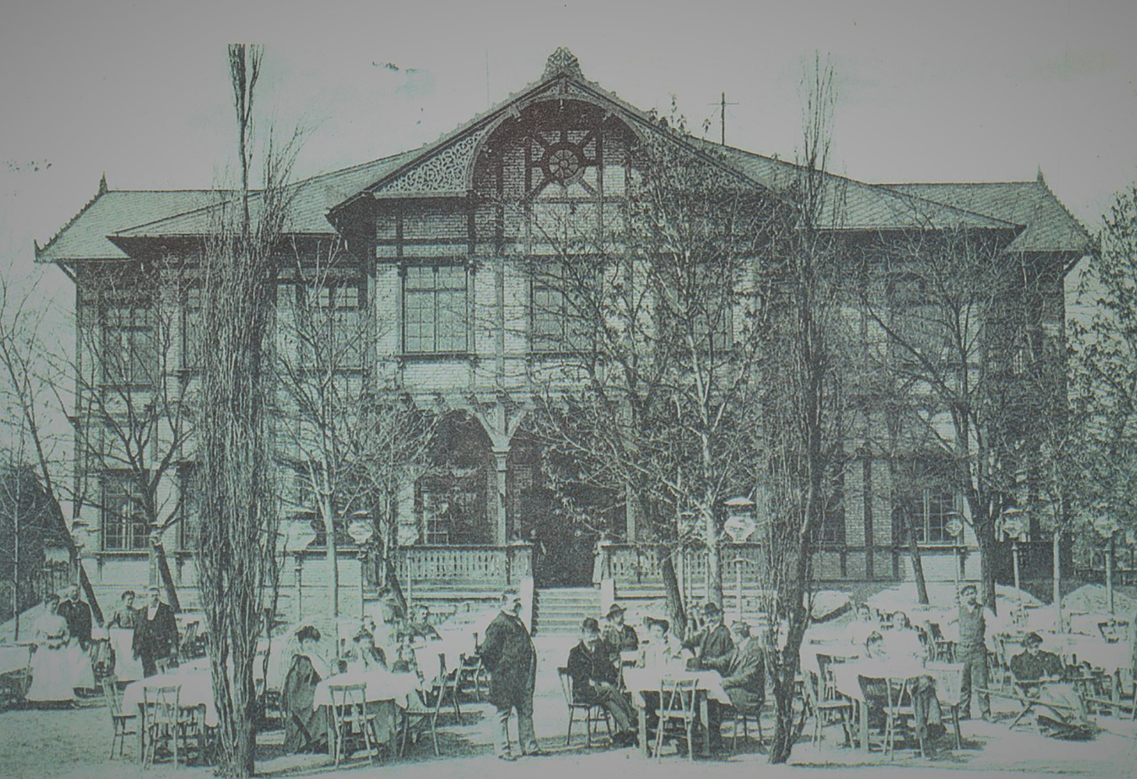 Lágymányosi öböl részlete, távolban a Rákóczi híd jellegzetes részlete. 