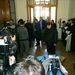 2004: Princz Gábor, a Postabank volt elnök-vezérigazgatója várakozik a folyosón, mielőtt a vádirat ismertetésével megkezdődött a Postabank-ügy tárgyalása a Fővárosi Bíróságon.