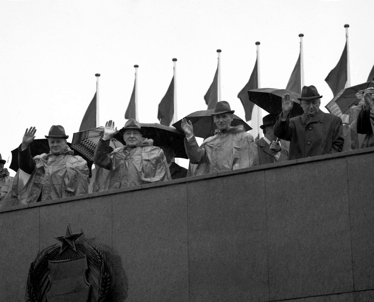 Kádár János koporsóját vivő gyászmenet a Rákóczi úton 1989. július 14 -én.