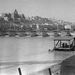 1946. március 21. Járókelők haladnak át az Erzsébet híd roncsaitól északra megépült Petőfi pontonhídon, a háttérben a romos budai Vár látképe. 