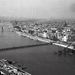 1948. szeptember 12. Kilátás a Dunára a Gellérthegyről: Előtérben az Erzsébet híd roncsa a vízben, mellette balra az 1945. novemberében megnyitott ideiglenes Petőfi pontonhíd, amelyet a népnyelv 
