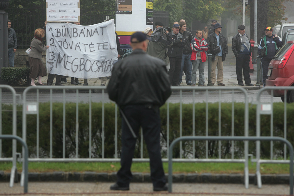 Itt a résztvevők Budaházy György szabadon bocsátását követelték