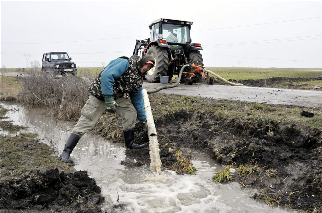Belvízzel elöntött mezőgazdasági terület a Bács-Kiskun megyei Kunszentmiklós határában