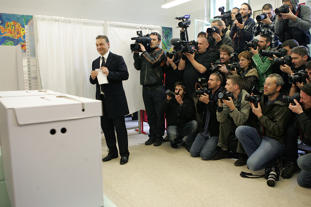 Orbán Viktor szavaz