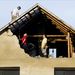  Egy ház tetőszerkezetét javítják a Balkányhoz tartozó Cibakpusztán