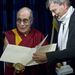 A XIV. dalai láma, Tendzin Gyaco Budapest díszpolgára címet kapott a városházán Demszky Gábor főpolgármestertől 