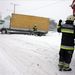 Árokba csúszott teherautót mentenek tűzoltók a 74-es úton Nagykanizsa határában. 
