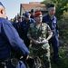 A rendőrök elvezetik Eszes Tamást, a magát Véderőnek nevező szervezet országos megbízott parancsnokát