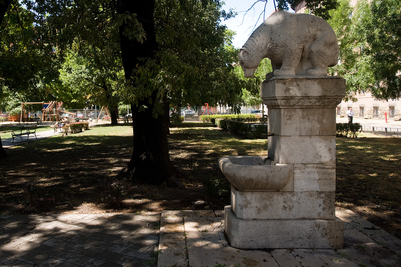 A Mikszáth Kálmán téri szökőkút két hete még nem működött