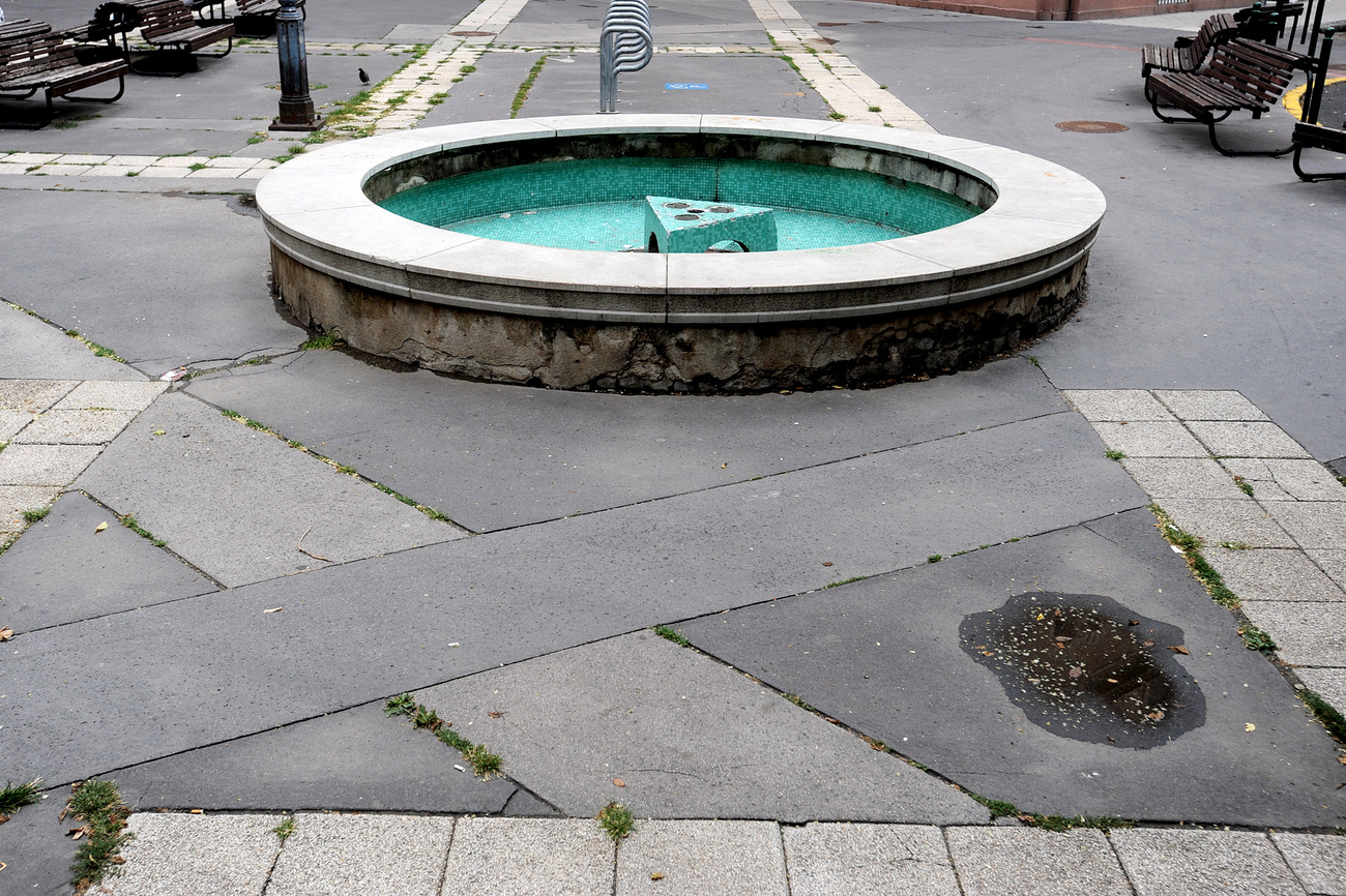 A Mikszáth Kálmán téri szökőkút két hete még nem működött