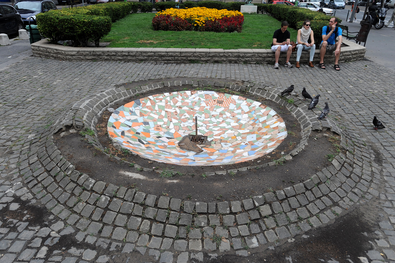 A Mikszáth Kálmán téri szökőkút két hete még nem működött