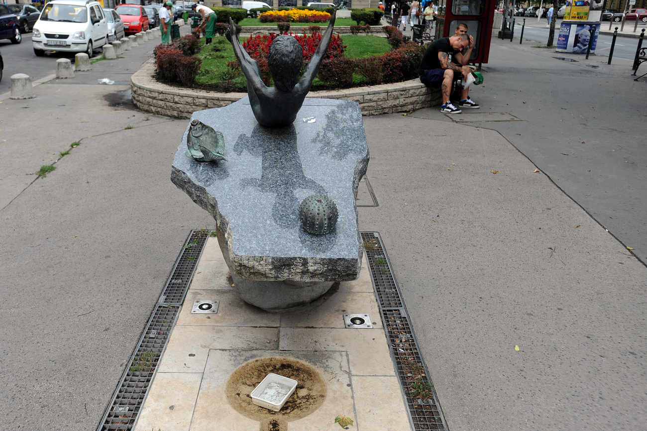 A Mikszáth Kálmán téri szökőkút két hete még nem működött