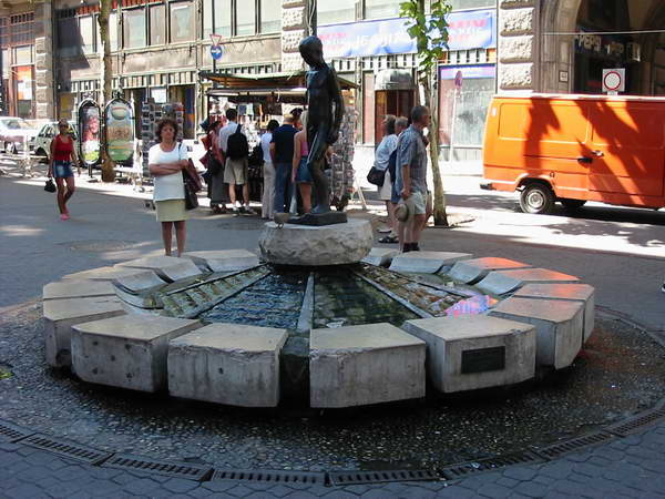 A Mikszáth Kálmán téri szökőkút két hete még nem működött