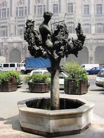 A Mikszáth Kálmán téri szökőkút két hete még nem működött