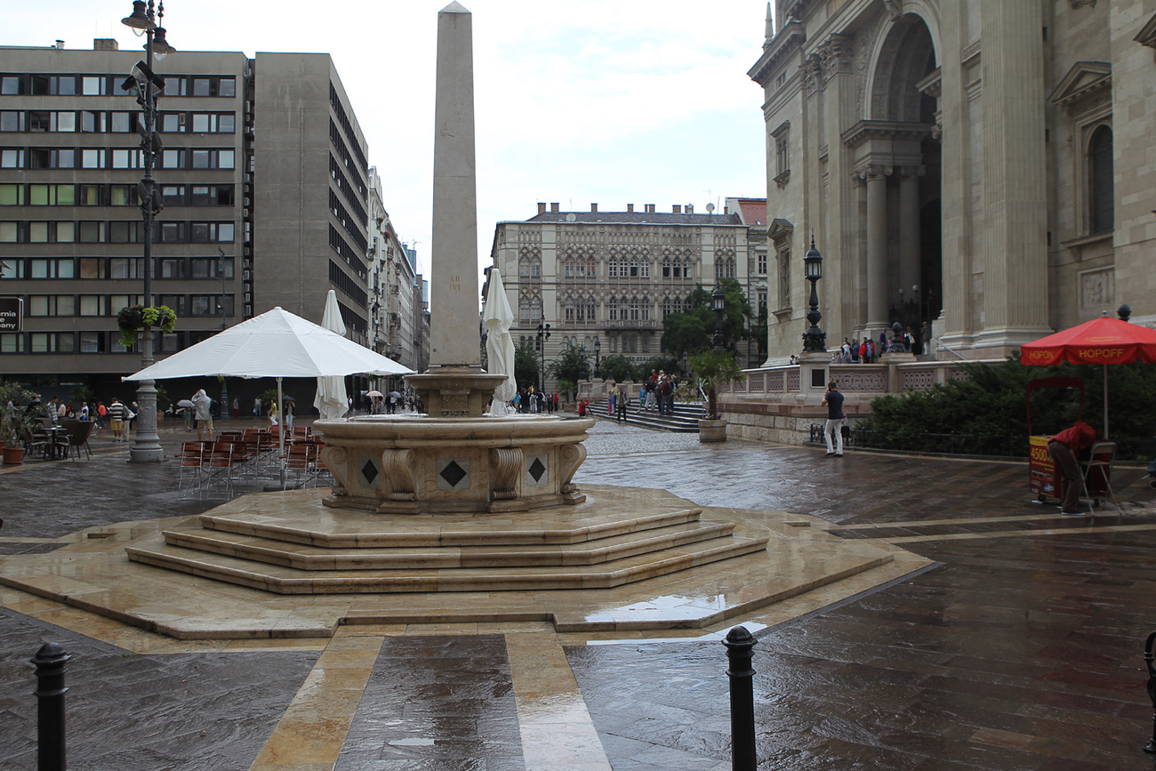 A Mikszáth Kálmán téri szökőkút két hete még nem működött
