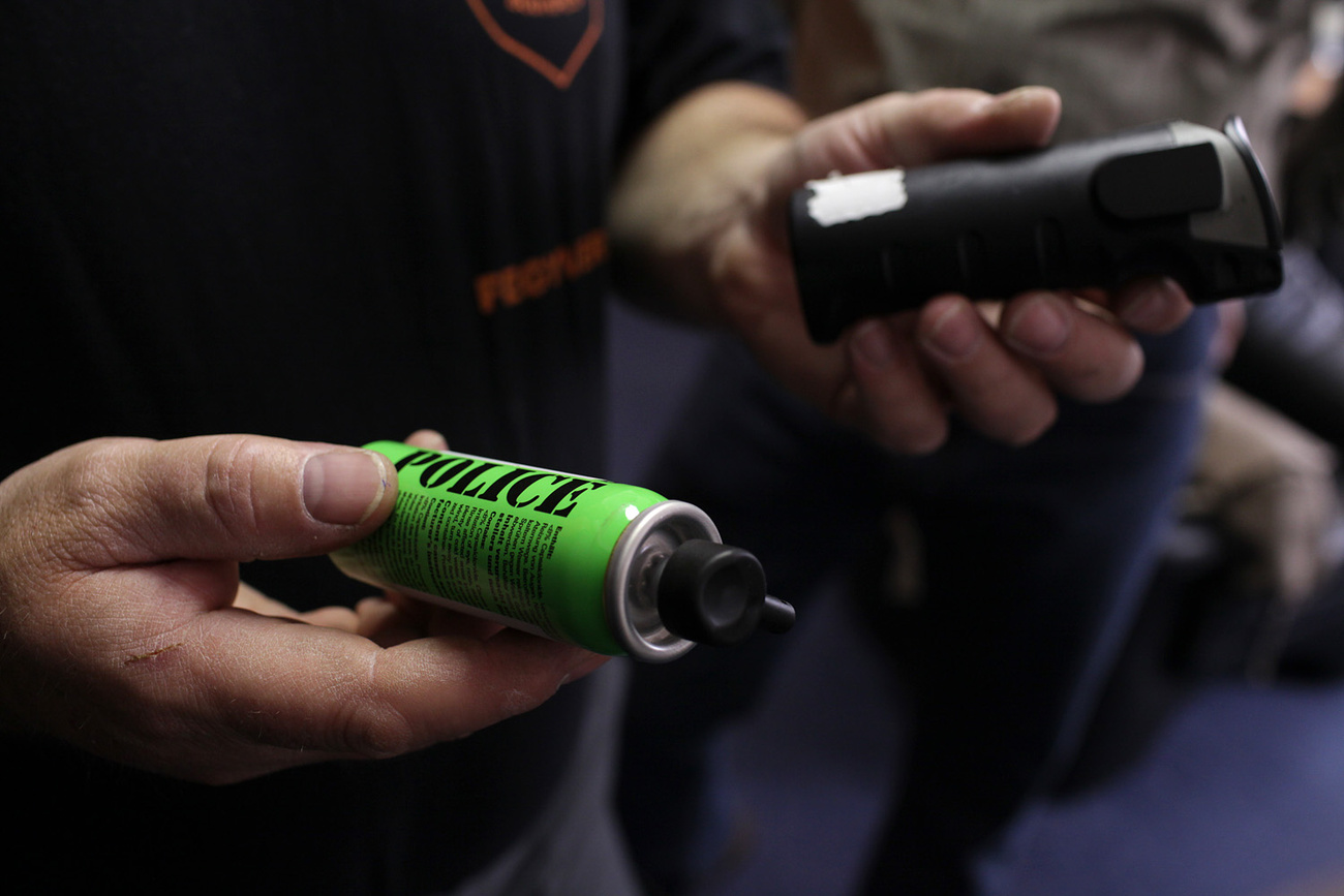 A NAV pénzügyőrei géppisztolyt is kapnak feladataik ellátáshoz, amelyeket az objektumok védelmére és a nagy értékű szállítmányok kísérésére használnak. 