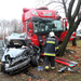 Pótkocsis teherautó ütközött neki két autónak a Borsod megyei Tiszaújváros ipartelepéhez vezető magánúton, az egyik autó vezetője meghalt, a másik súlyosan megsérült.