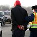 Rendőr vezeti el a balesetet okozó, moldáv állampolgárságú sofőrt