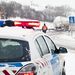 Elakadt teherautót mentenek a 81-es főúton, Győr határában. Nem csak Budapesten, hanem a Dunántúlon is komoly gondokat okozott a havazás. 