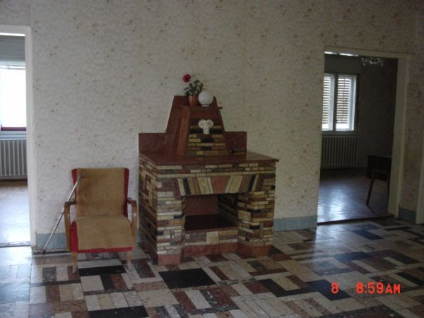 14 900 000 Ft-ból 150 négyzetméteres, 5+2 szobás ház. A fennmaradó 12 millióból még vehetne az állam egy közösségi házat a Máltai szeretetszolgálatnak.