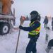 Győr környékén a kivezényelt rendőrök megfelelő szerszámok hiányában rohampajzsaikkal ásták ki a hóban rekedt autókat. Közülük sokan több mint húsz órát dolgoztak az utakon megállás nélkül.