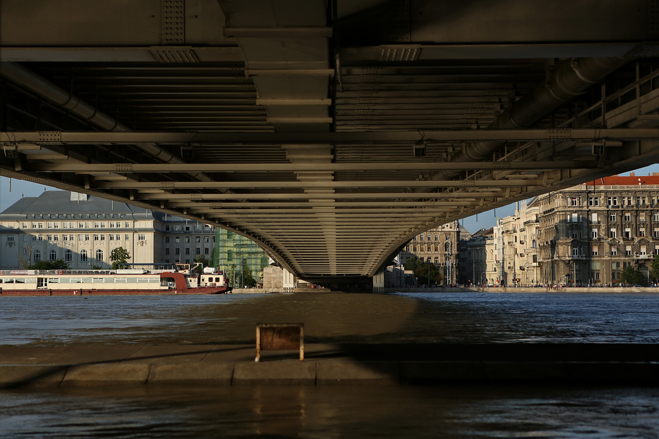 Az Erzsébet híd alatt