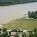 A Víz rajza Bajánál. Rendkívüli árvízvédelmi készültség van Bács-Kiskun megye teljes területén, az érintett Duna-szakaszokon. 
