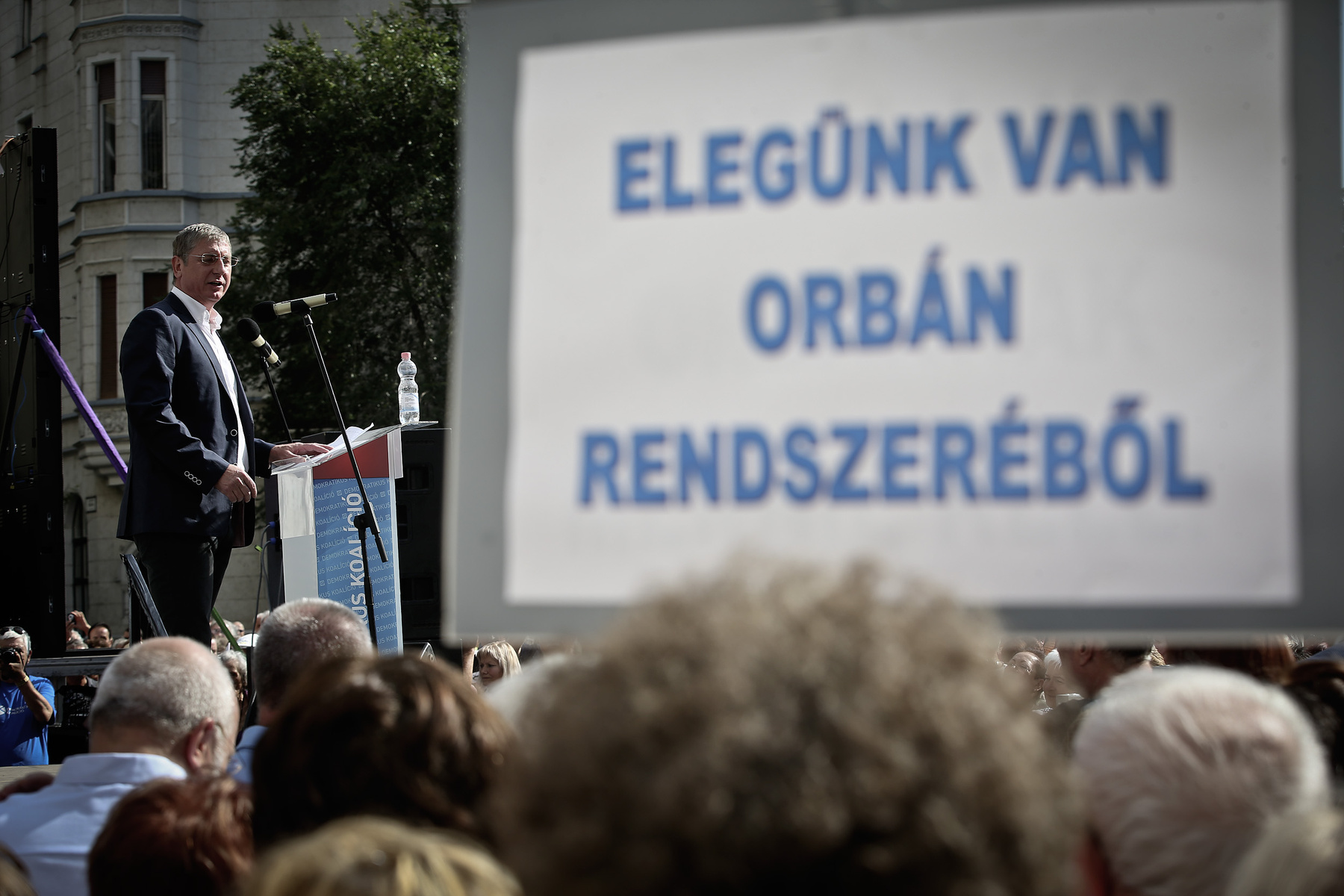 A Szabadság téren Vadai Ágnes beszélt. Szerinte Magyarország polgárai nem hibásak azért, ami 70 éve történt, de felelősek azért, hogy azt ne lehessen meghamisítani.