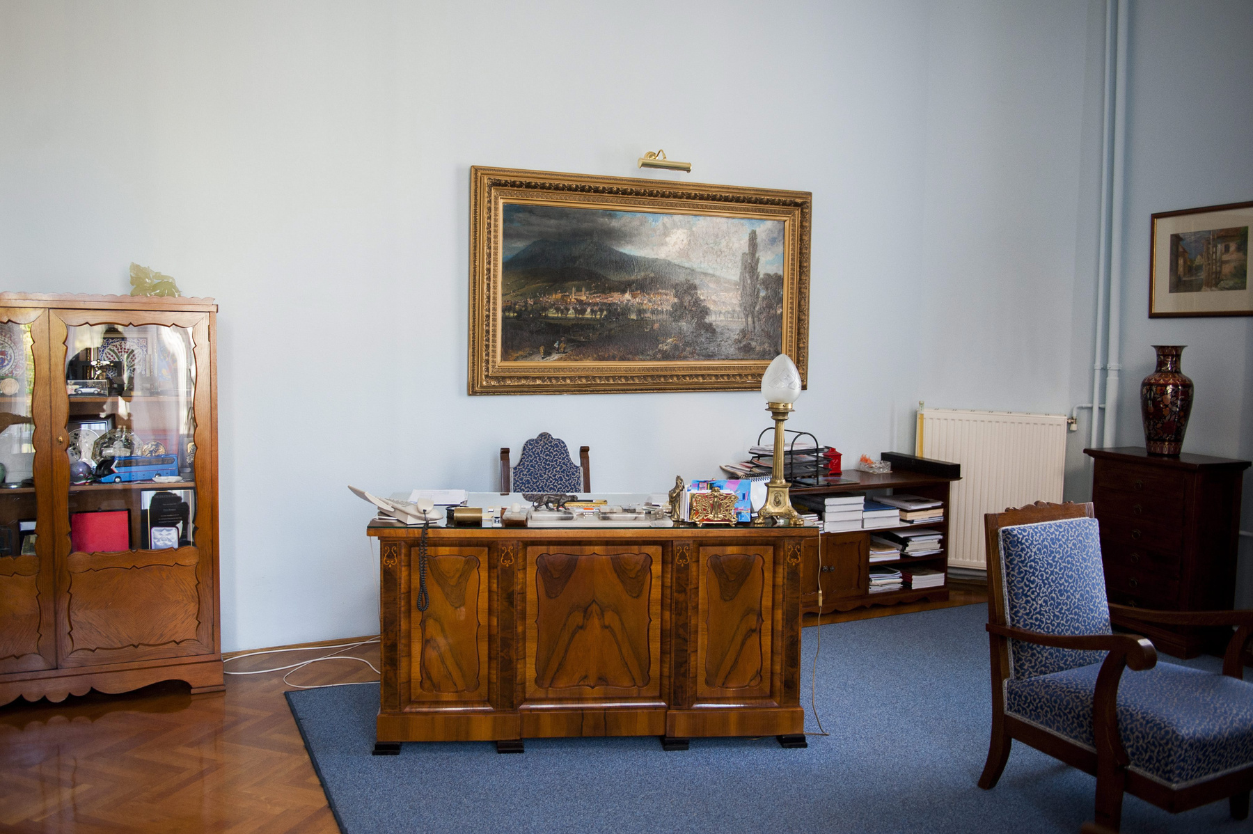 Szűcs György polgármester dolgozószobája a Tolna megyei Aparhanton. A településen nem indul polgármesterjelölt a 2014. október 10-i választáson.