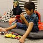 A gyerekek játékokat kaptak a magyar segítőktől