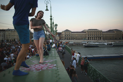 Augusztus 28-ával ismét az autóké a főszerep, de ez a nyári két hónap megmutatta, mekkora igény lenne Budapesten egy gyalogos hídra a Dunán.