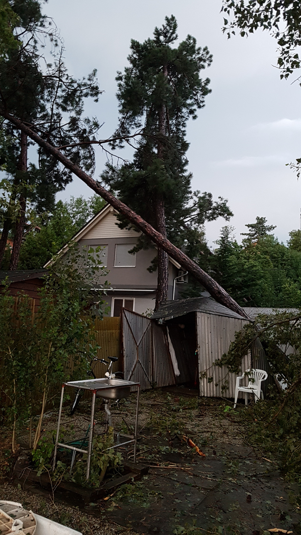 Budapest felett a vihar Gazdagrétről fotózva