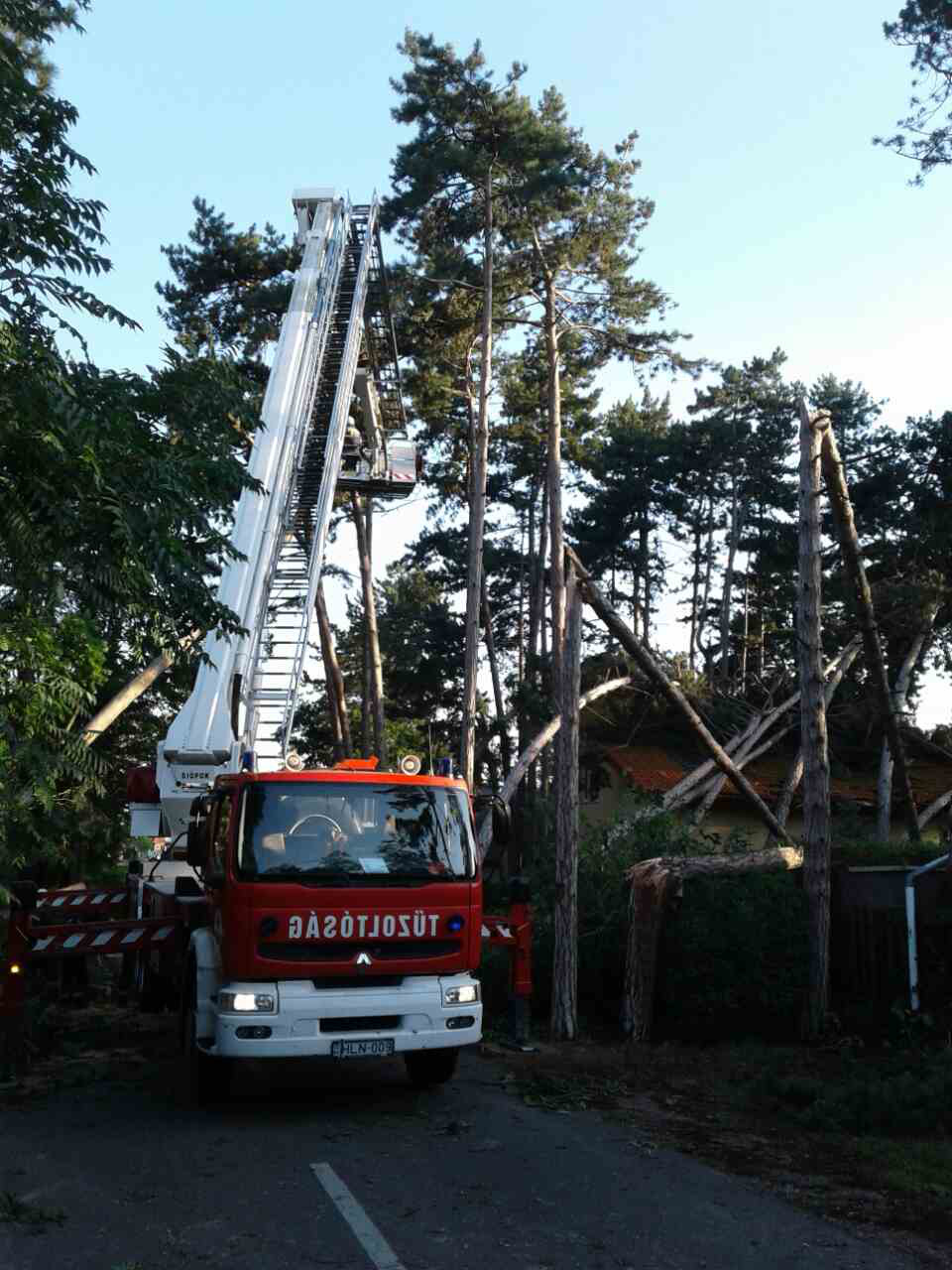 Budapest felett a vihar Gazdagrétről fotózva