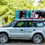 Zugligeti Niche CampingValeria, Franck, Anita és Thomas franciák,  két éve szerezték be a most 15 éves Toyotájukat 9000 euróért. A kocsi tetején négyen kényelmesen tudnak aludni. Korábban hagyományos lakóautóval utaztak, azért váltottak terepjáróra, mert szeretnének eljutni turisták által kevésbé elérhető, vadregényesebb tájakra is. Éppen három hetes vakációjuk végén vannak, aminek nagy részét Romániában töltötték. Legnagyobb útjuk eddig egy görög körút volt.