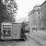 Felborult villamos 1956 őszén a Múzeum körúton, a Rákóczi út felé nézve.