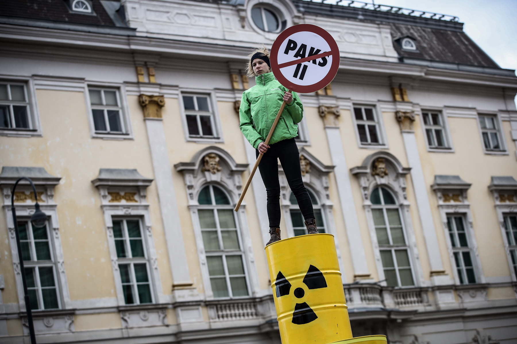 Orbánellenes tüntető Bécsben