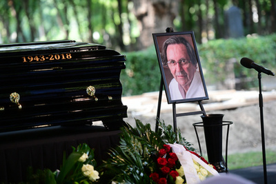 Kerényi Imre augusztus 11-én halt meg 74 éves korában, kedden több százan vettek végső búcsút tőle.