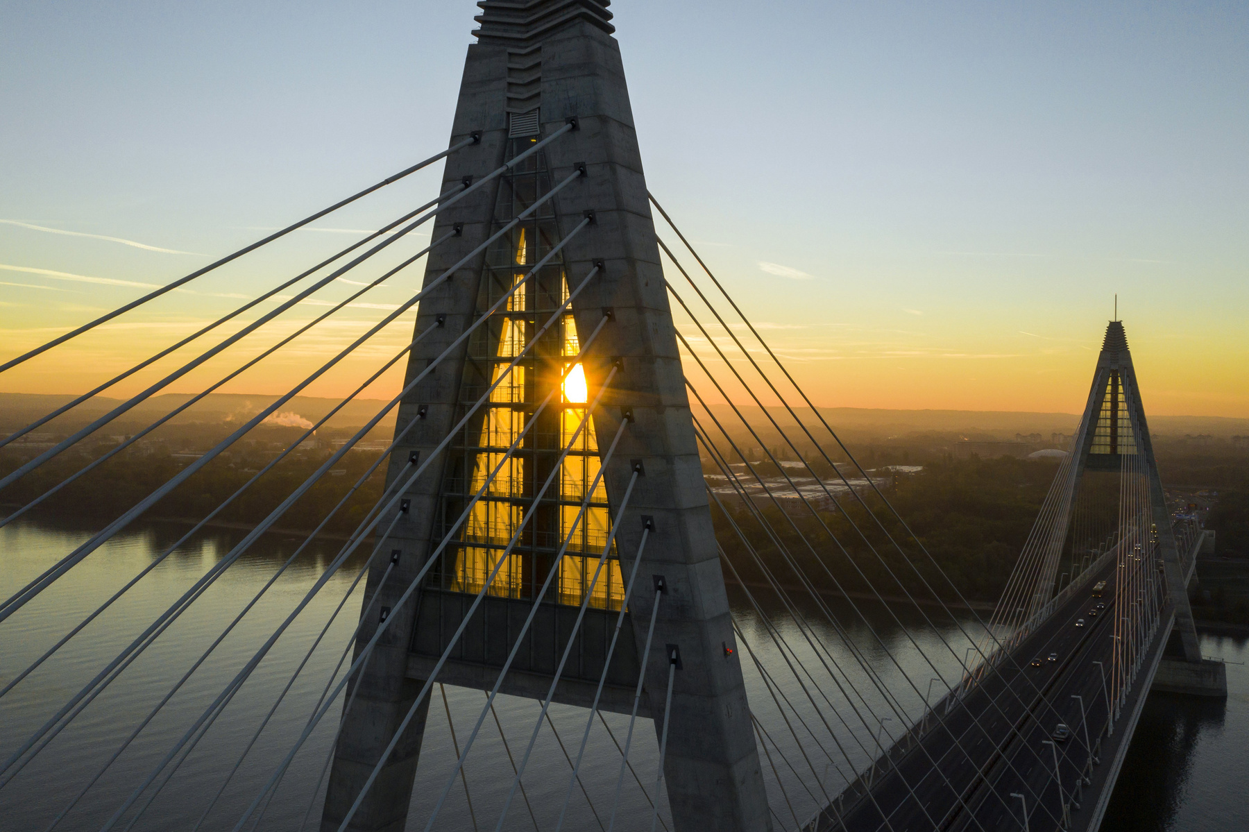 A Megyeri híd napkeltekor 2018. szeptember 27-én.