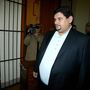 Budapest 2004. november 16. A 36 milliárd forintos hűtlen kezeléssel vádolt Princz Gábor a Fővárosi Bíróság folyosóján, az ellene és társai ellen folyó büntetőper tárgyalása előtt.
