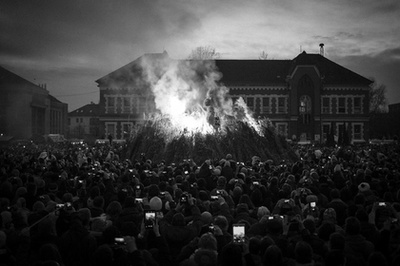 A hódoltság vége után érkeznek a sokác, szerb és német betelepülők. A 20. század fordulóján a város 14 ezer lakójának fele magyar, 3 ezer német, akik mellett szerbek, horvátok és sokácok éltek. 1910-ben a várost 17 ezren lakták, épp annyian, amennyien ma is. 