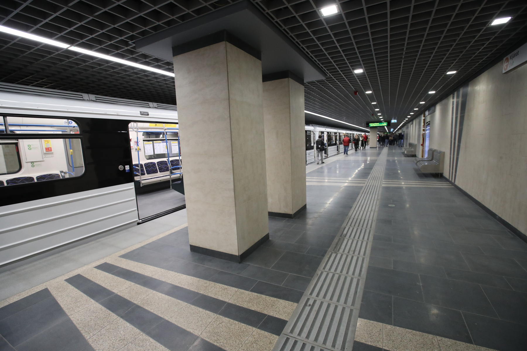 A hivatalos átadás előtt lezárt megálló a 3-as metróvonalon