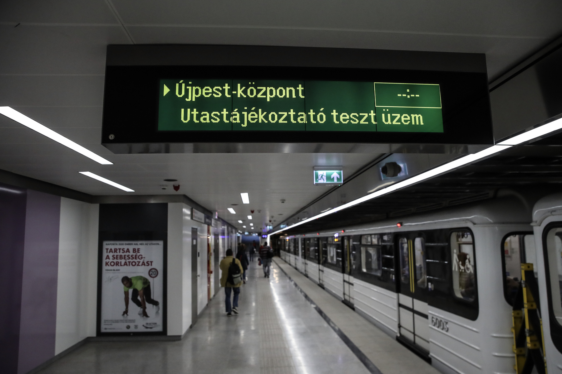 Kívülről nem újították fel Újpest városkapu állomást