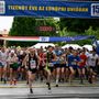 Európa-napi 15 kilométeres futóverseny rajtja a Szabadság téren, Budapesten, 2019. május 12-én.