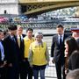 Kang Kjung Vha dél-koreai külügyminiszter és Szijjártó Péter külügyminiszter péntek délelőtt meglátogatta a hajóbaleset utáni mentési munkálatokat a Margit hídnál 