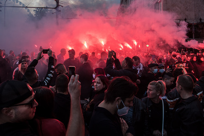 A Deák téren zengett a RIA-RIA-HUNGÁRIA mellett az I-GEN-IS-VAN CIGÁNYBŰNÖZÉS is.